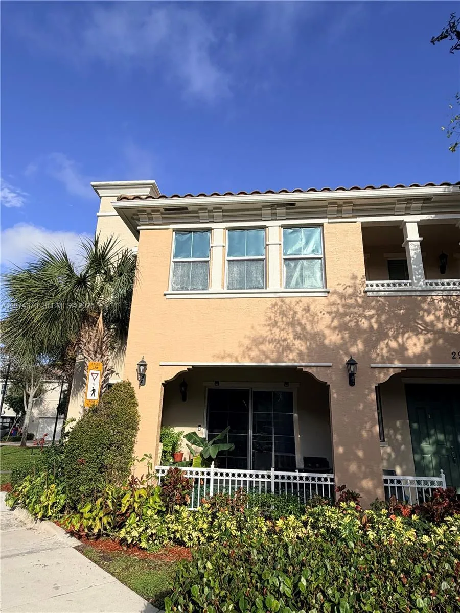 2970 N St John Dr, Cooper City FL 33024