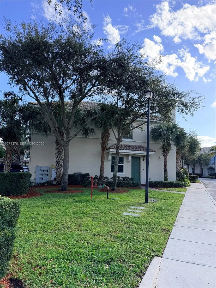 2970 N St John Dr, Cooper City FL 33024