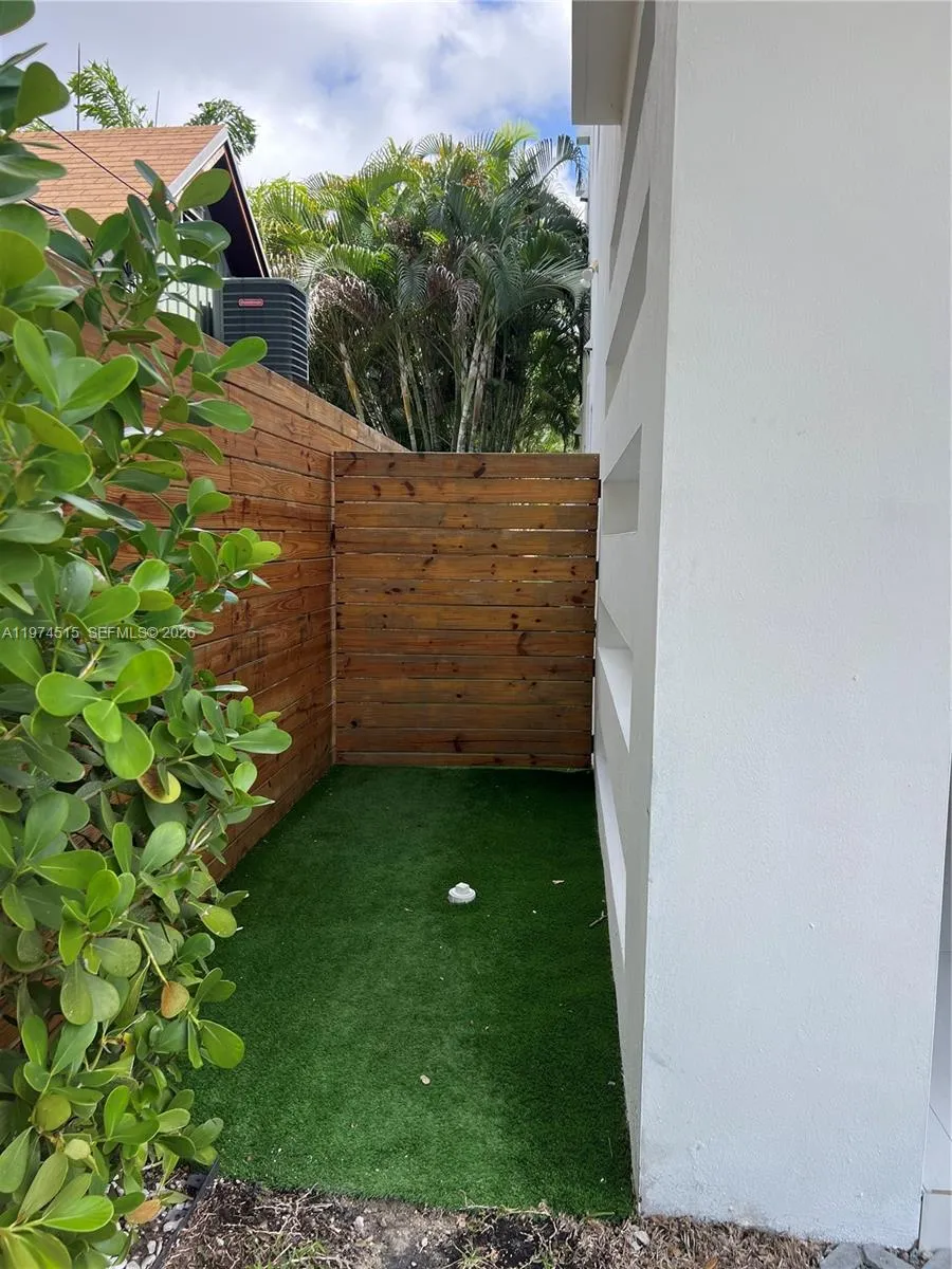 2321 SW 16th Ct, Miami FL 33145