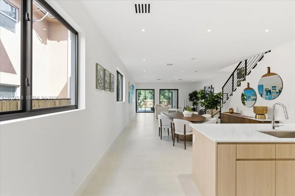 2925 SW 36th Ave, Miami FL 33133