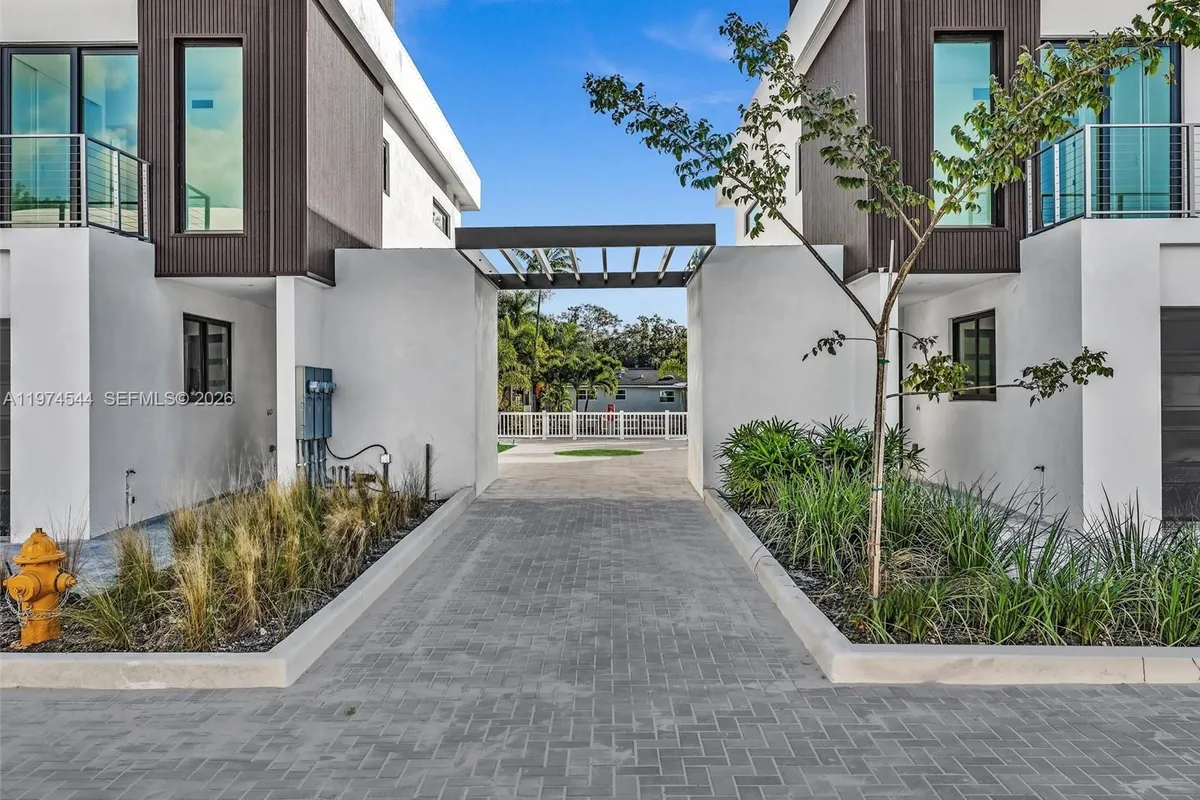 4648 SW 32ND AVE # B3, Dania Beach FL 33312