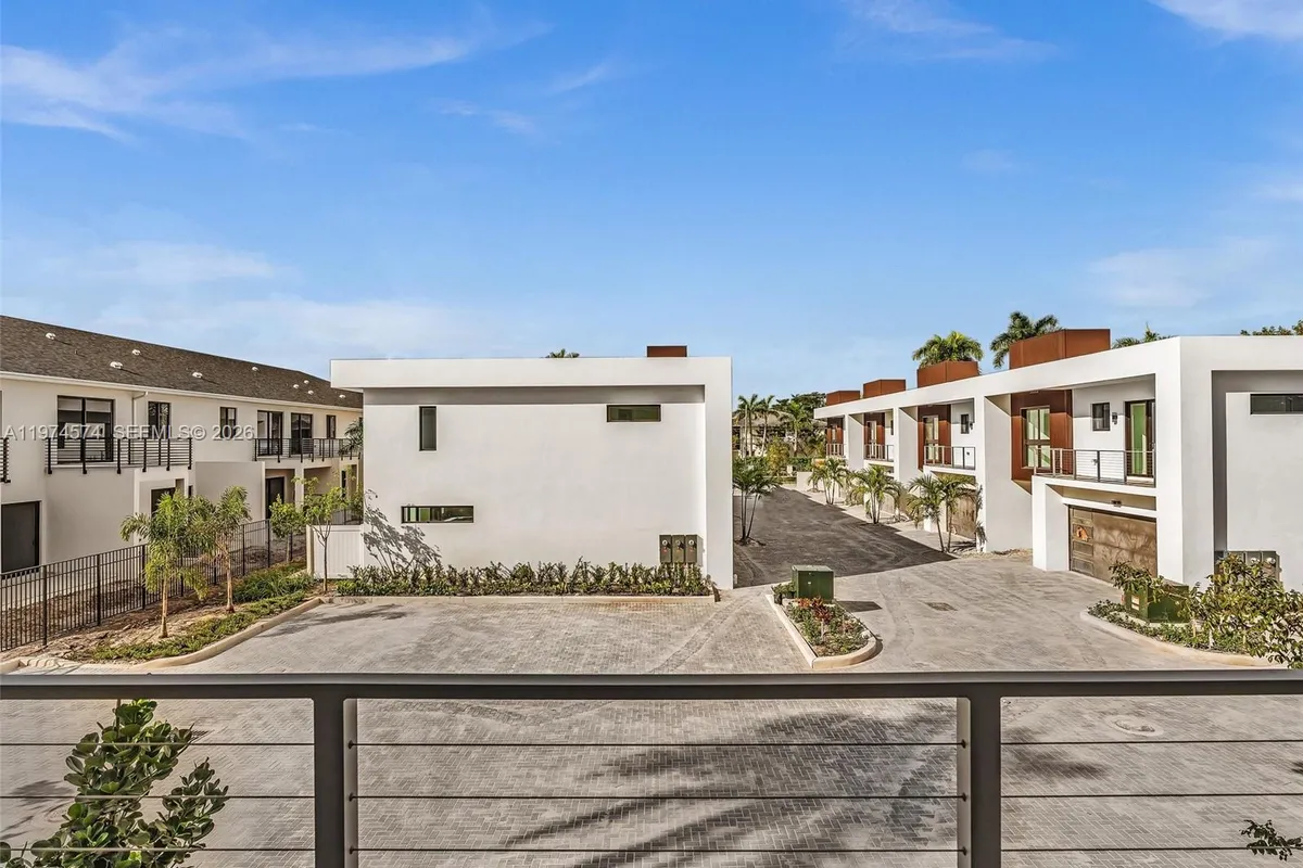 4638 SW 32ND AVE # D2, Dania Beach FL 33312