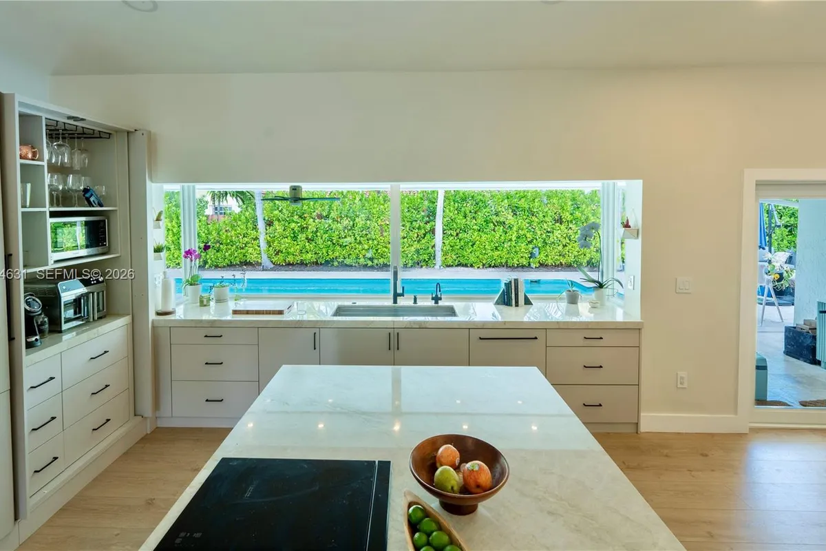 10461 SW 121st St, Miami FL 33176