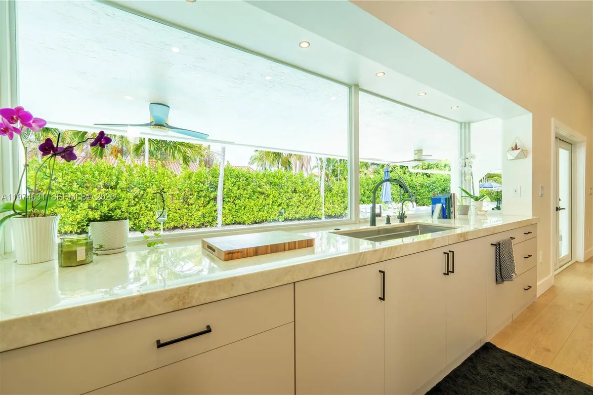 10461 SW 121st St, Miami FL 33176