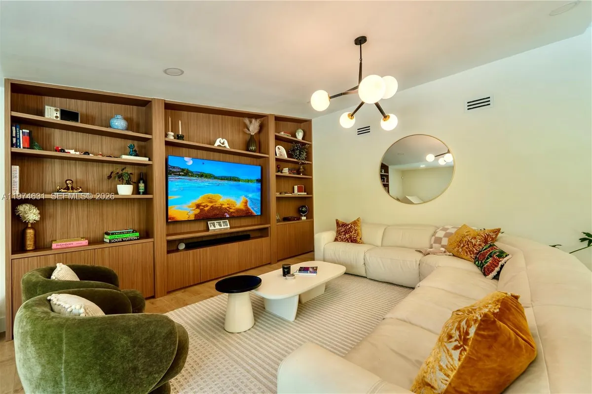 10461 SW 121st St, Miami FL 33176