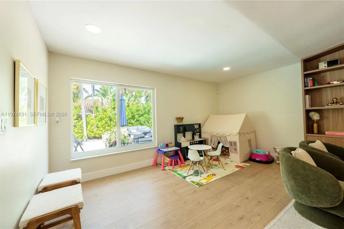 10461 SW 121st St, Miami FL 33176