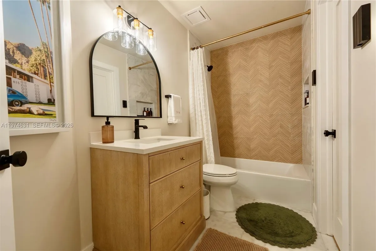 10461 SW 121st St, Miami FL 33176