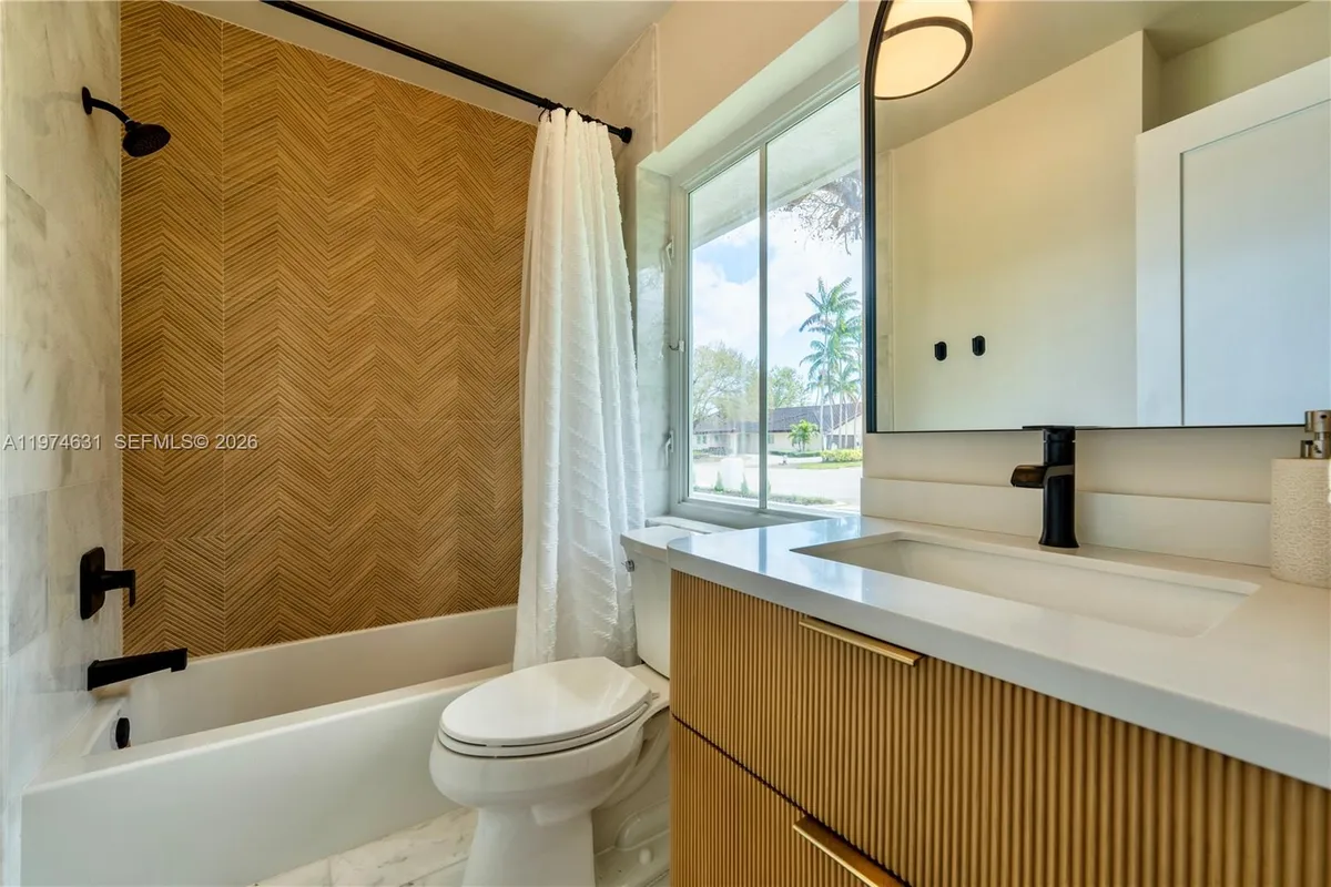 10461 SW 121st St, Miami FL 33176