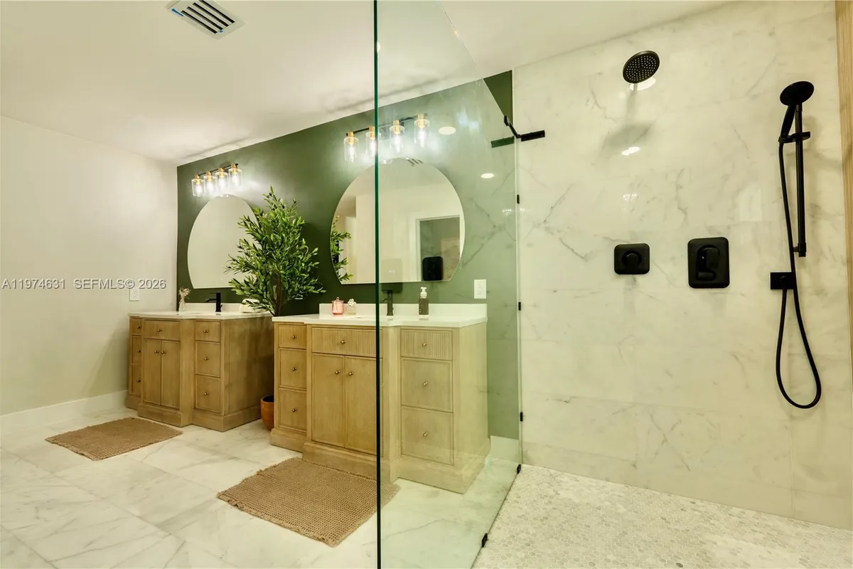 10461 SW 121st St, Miami FL 33176