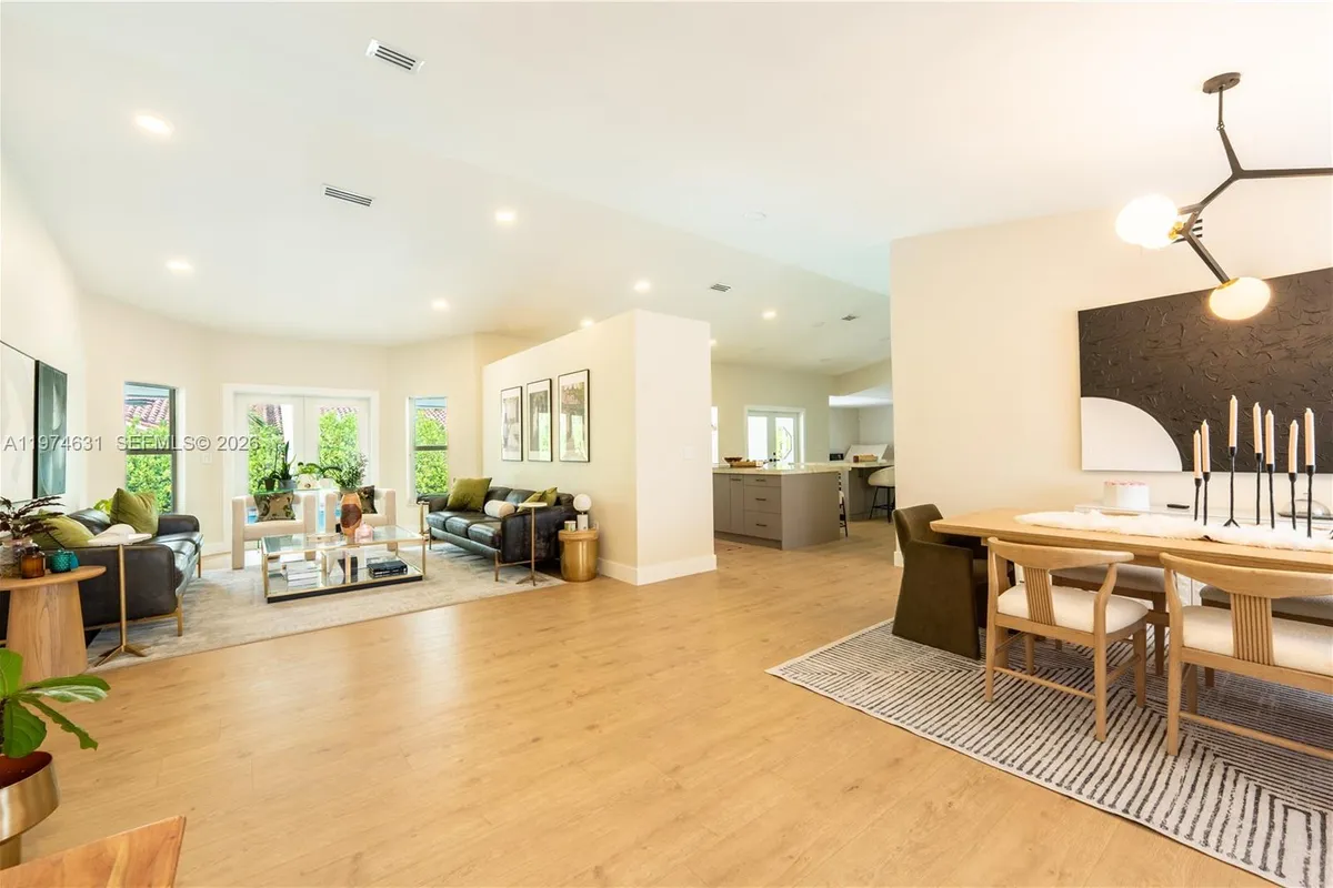 10461 SW 121st St, Miami FL 33176