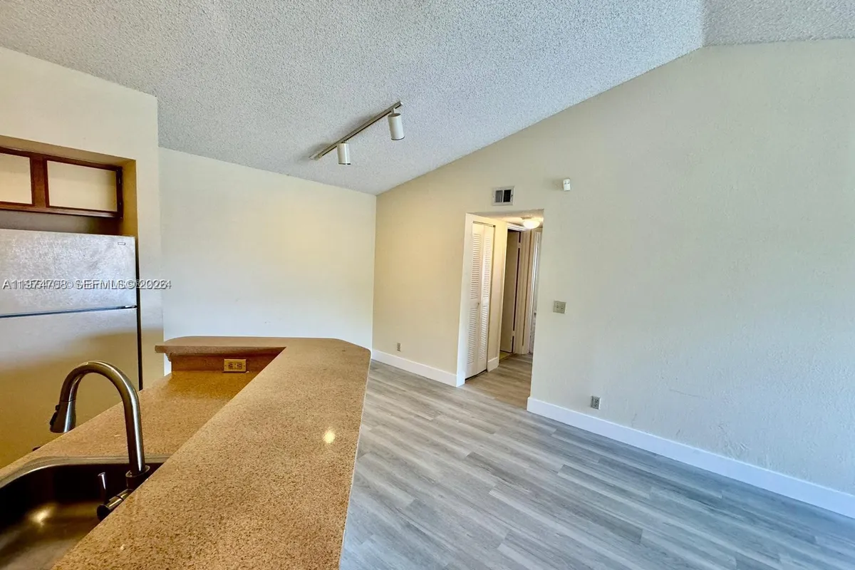 3390 N Pinewalk Dr N # 1038, Margate FL 33063