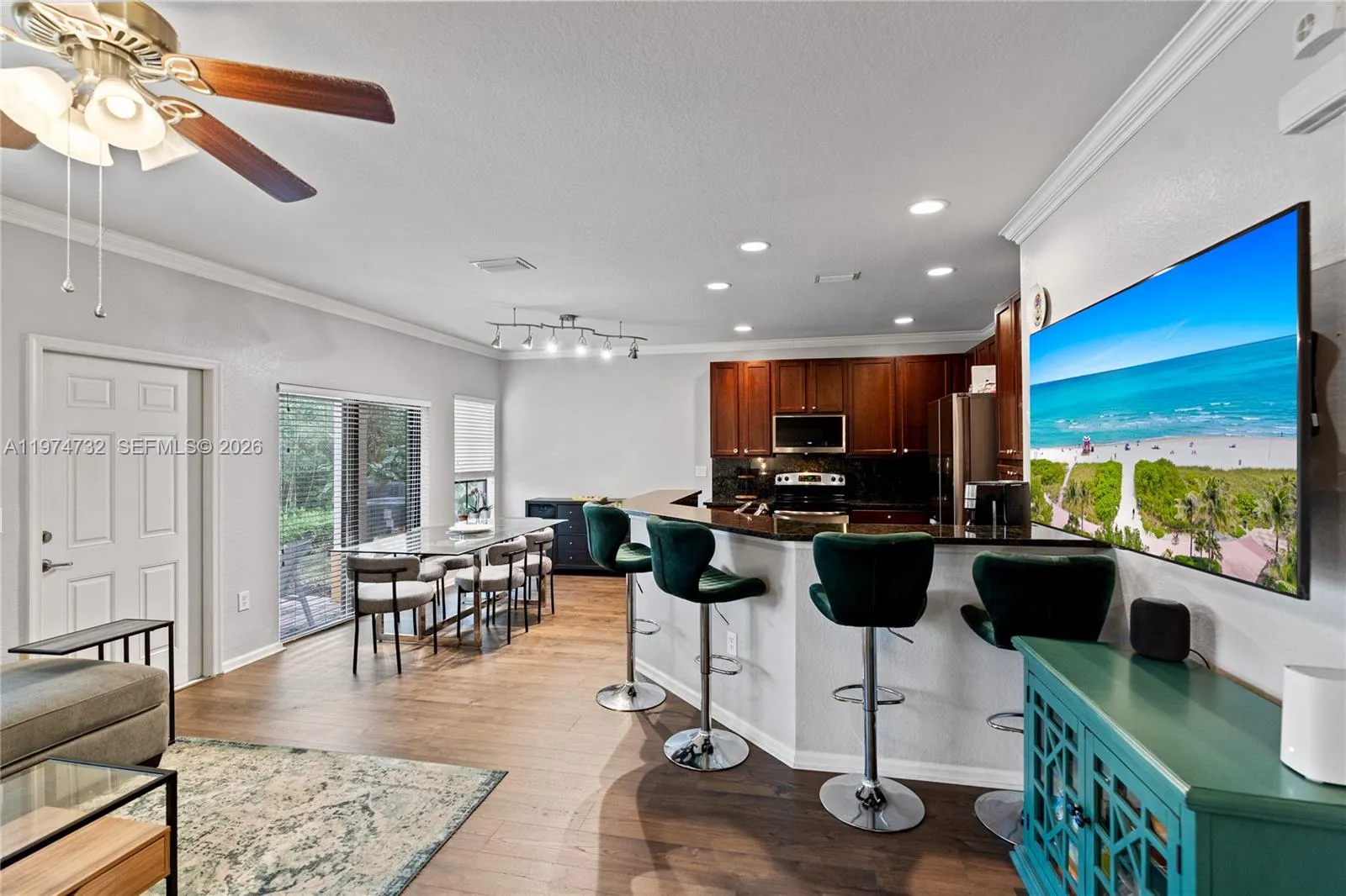 6073 Grand Cypress Cir W, Coconut Creek FL 33073