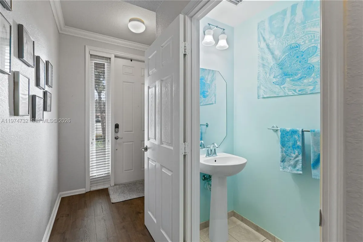 6073 Grand Cypress Cir W, Coconut Creek FL 33073