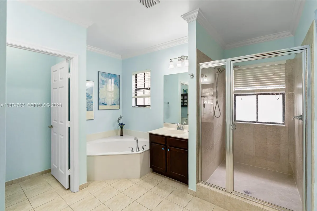 6073 Grand Cypress Cir W, Coconut Creek FL 33073