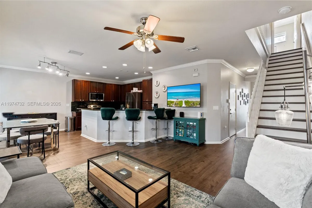 6073 Grand Cypress Cir W, Coconut Creek FL 33073