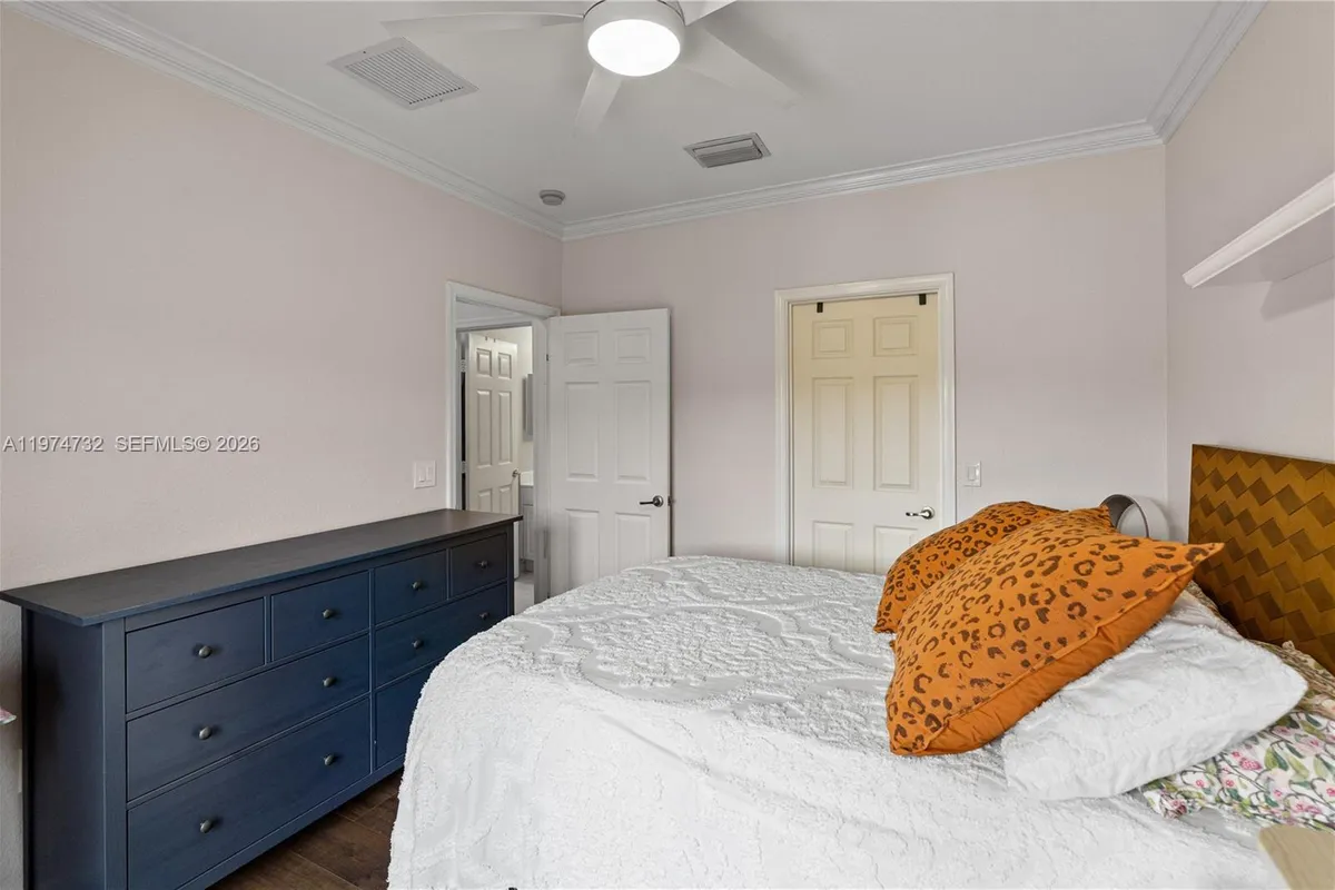 6073 Grand Cypress Cir W, Coconut Creek FL 33073