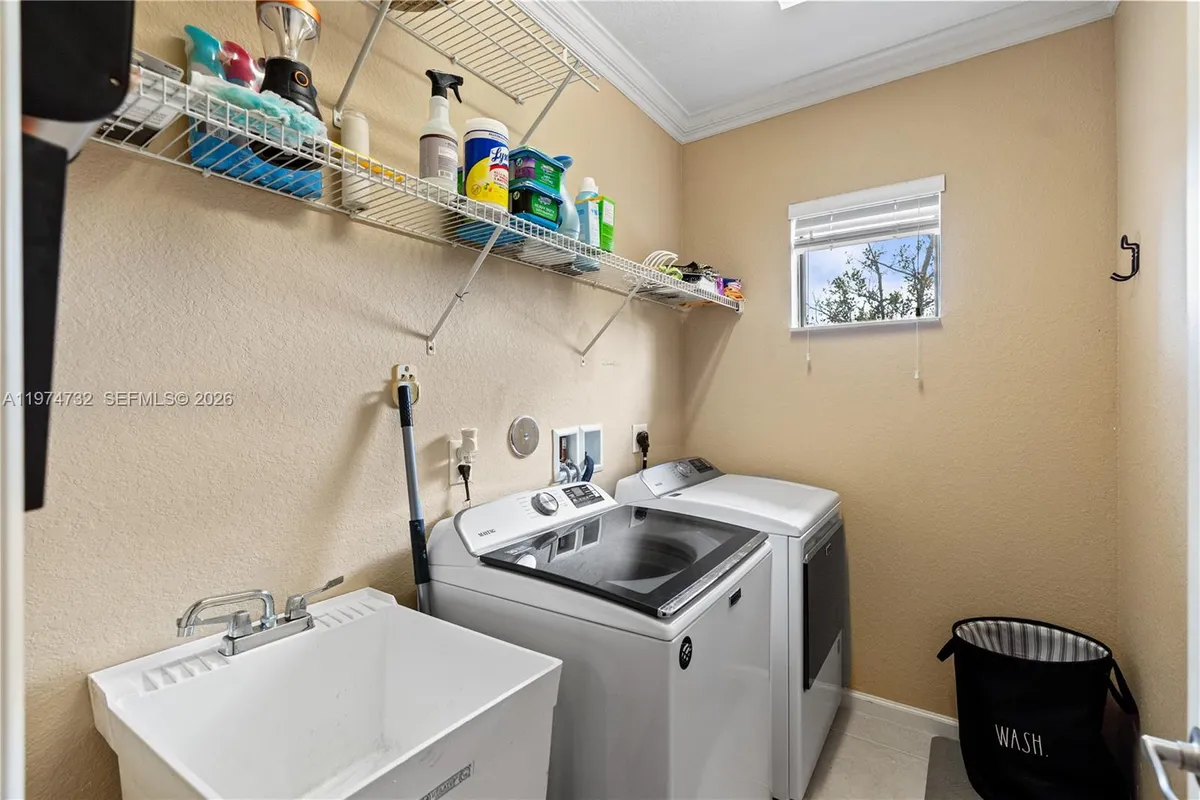 6073 Grand Cypress Cir W, Coconut Creek FL 33073