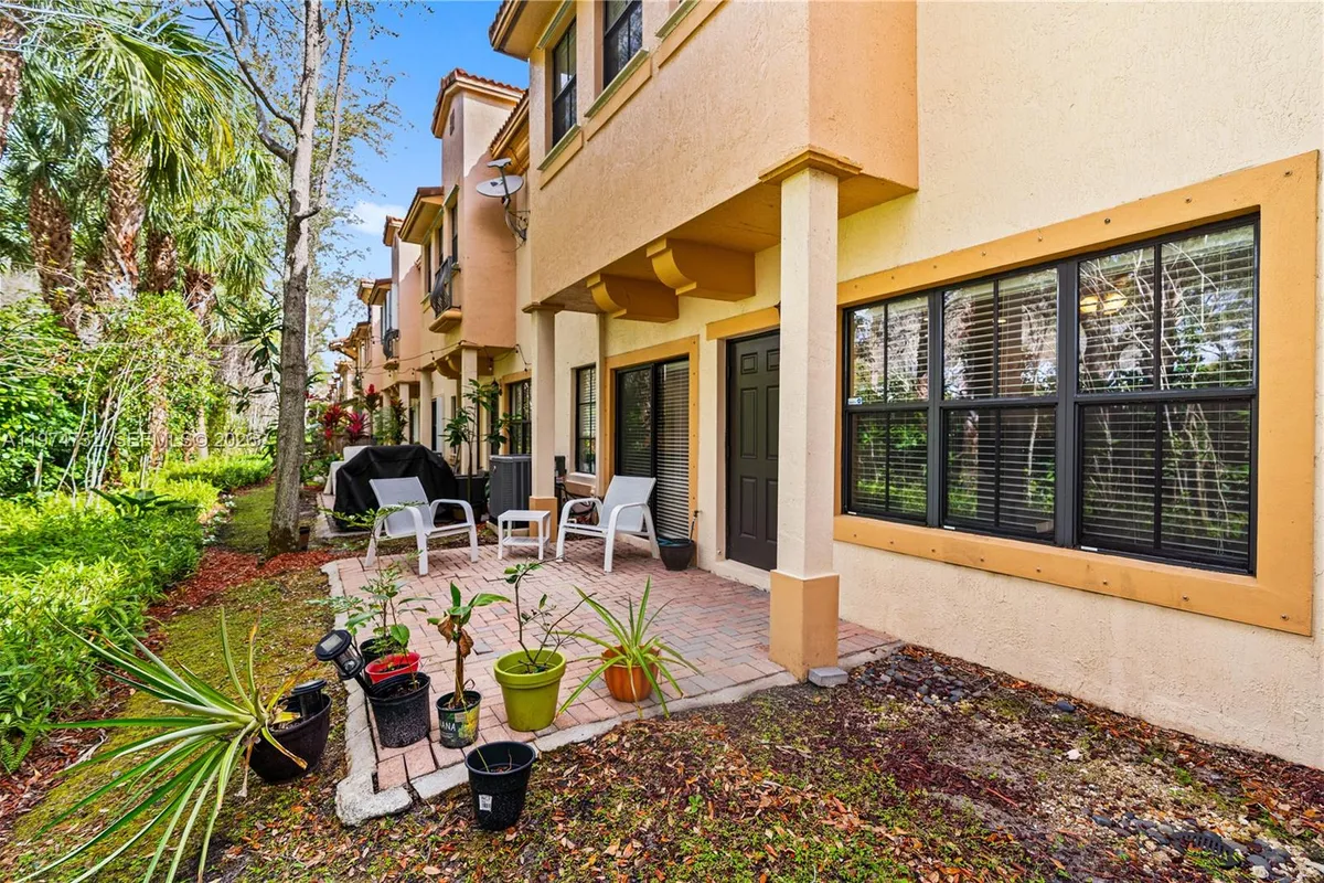 6073 Grand Cypress Cir W, Coconut Creek FL 33073