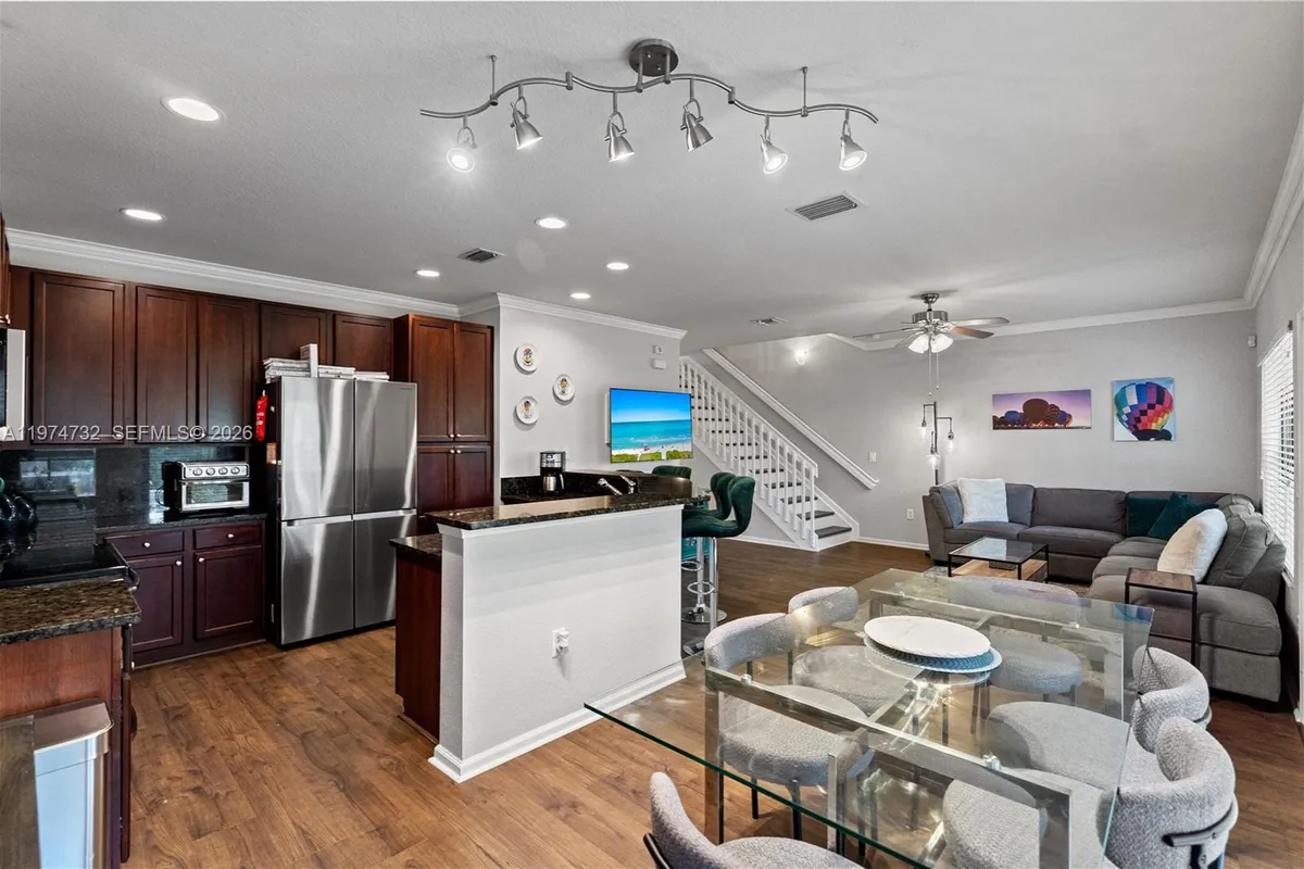 6073 Grand Cypress Cir W, Coconut Creek FL 33073