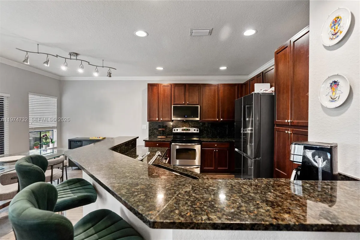 6073 Grand Cypress Cir W, Coconut Creek FL 33073