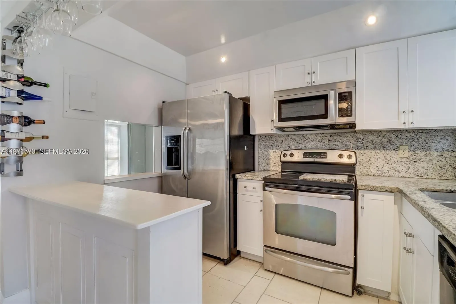 2 bedroom 2 bath for sale at 9001 SUNRISE LAKES BLVD # 109, Sunrise FL 33322