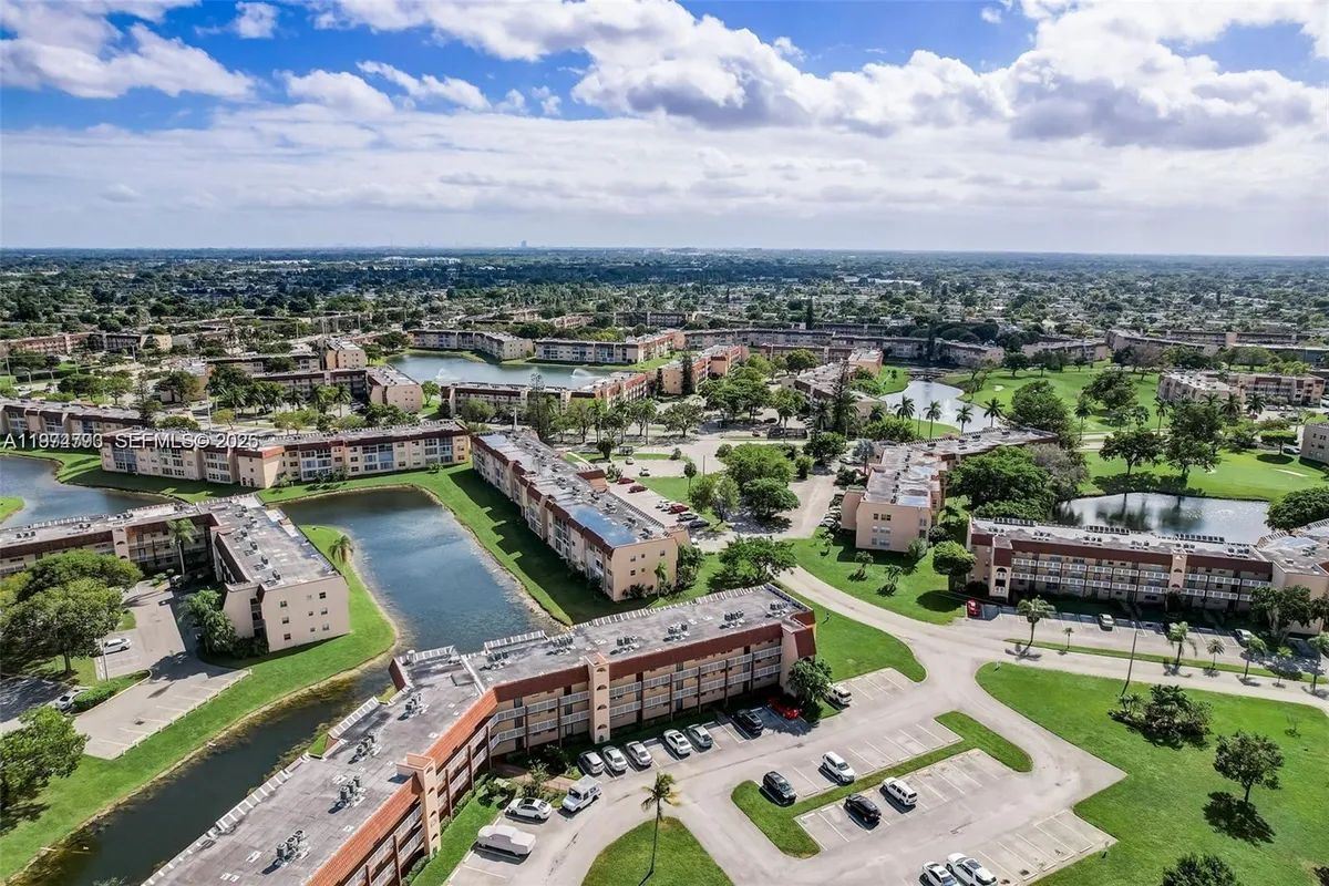 9001 SUNRISE LAKES BLVD # 109, Sunrise FL 33322