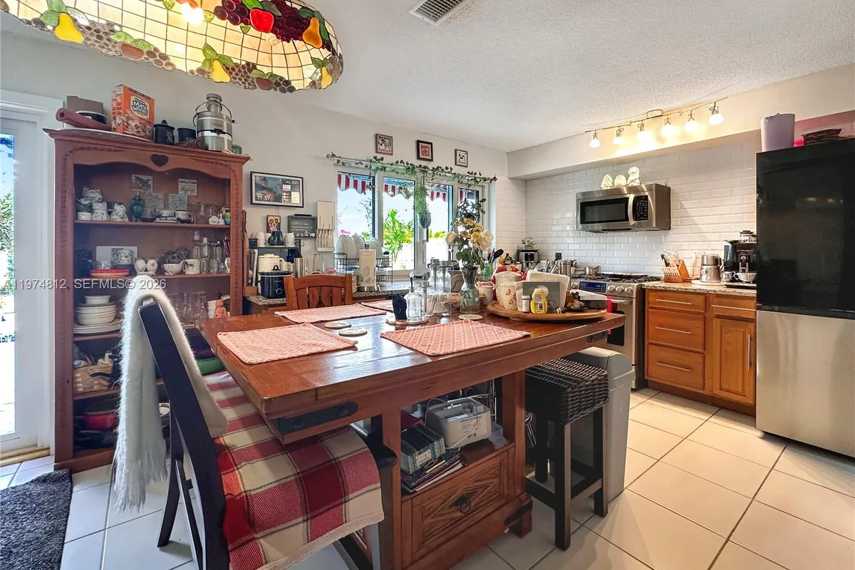 11501 NW 41st St, Sunrise FL 33323