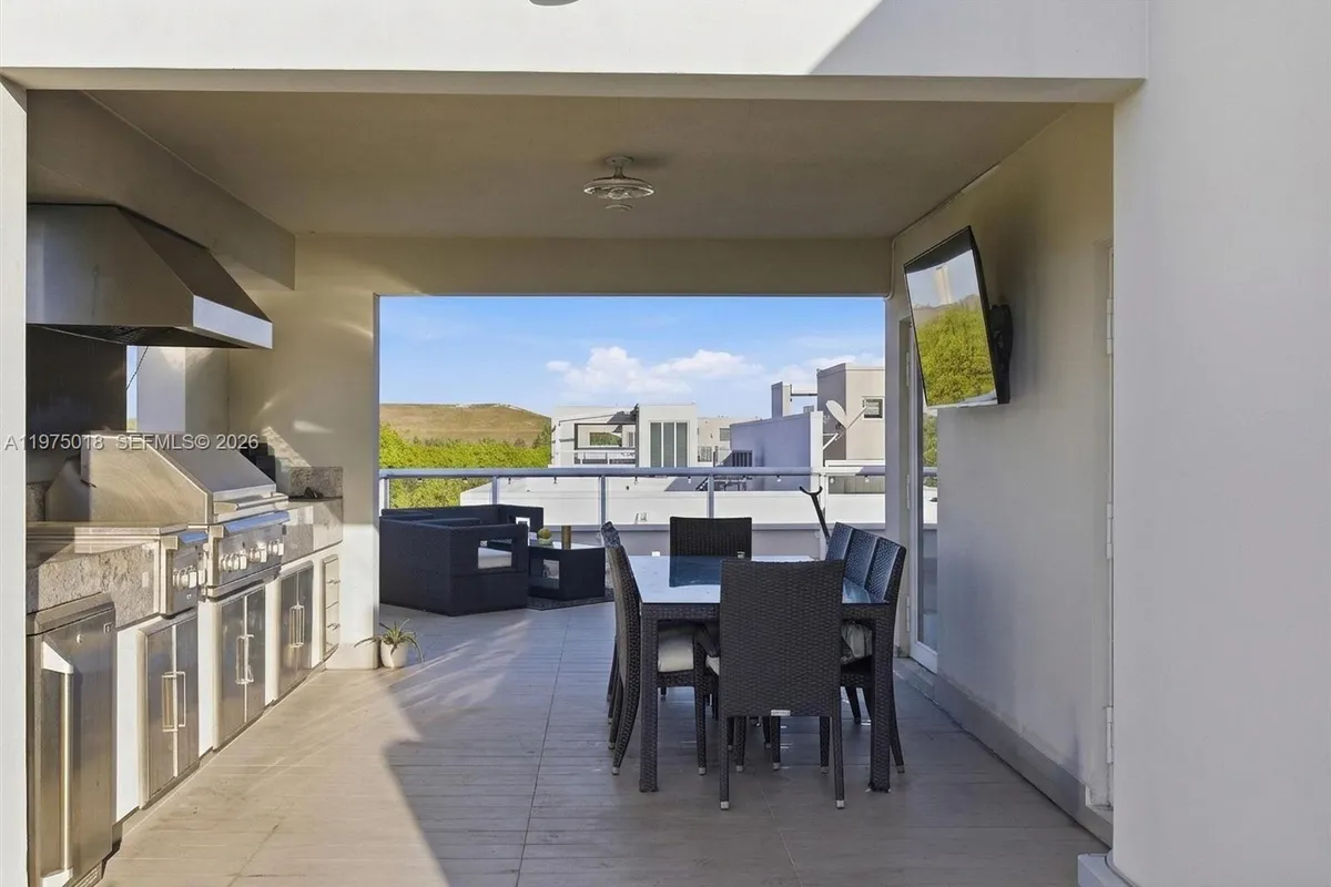 6671 NW 105th Pl # 6671, Doral FL 33178