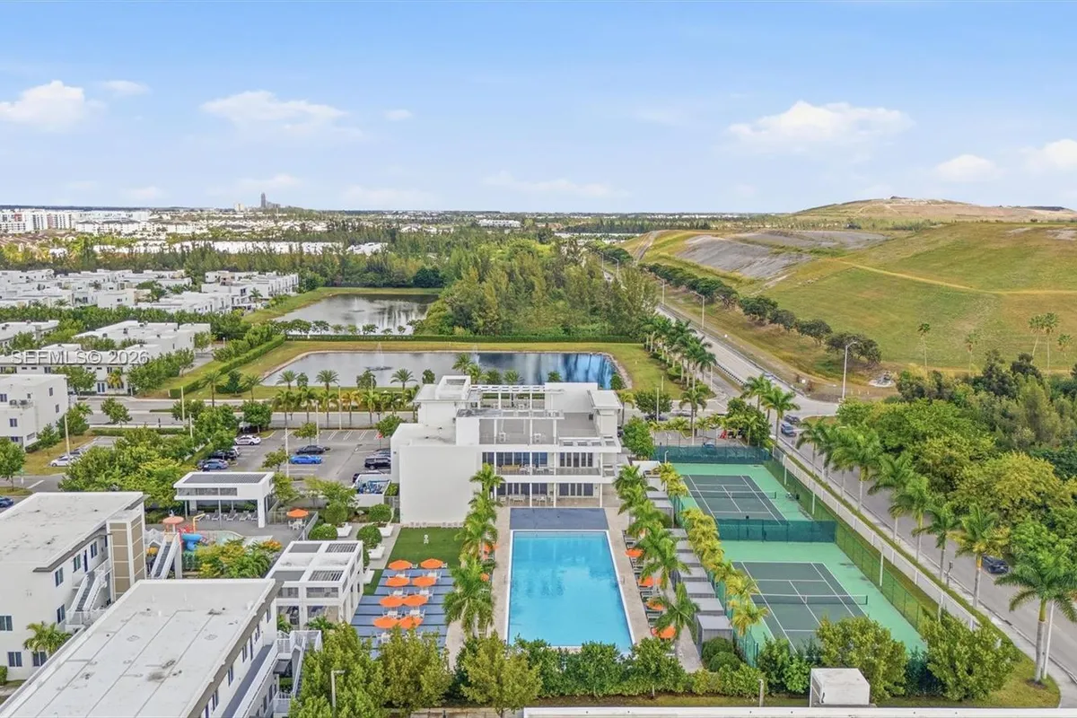 6671 NW 105th Pl # 6671, Doral FL 33178