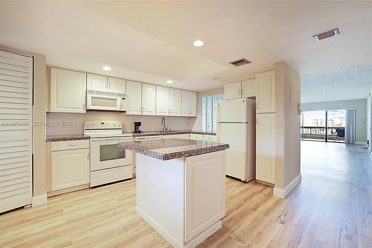 1036 Us Highway 1 # 216, North Palm Beach FL 33408