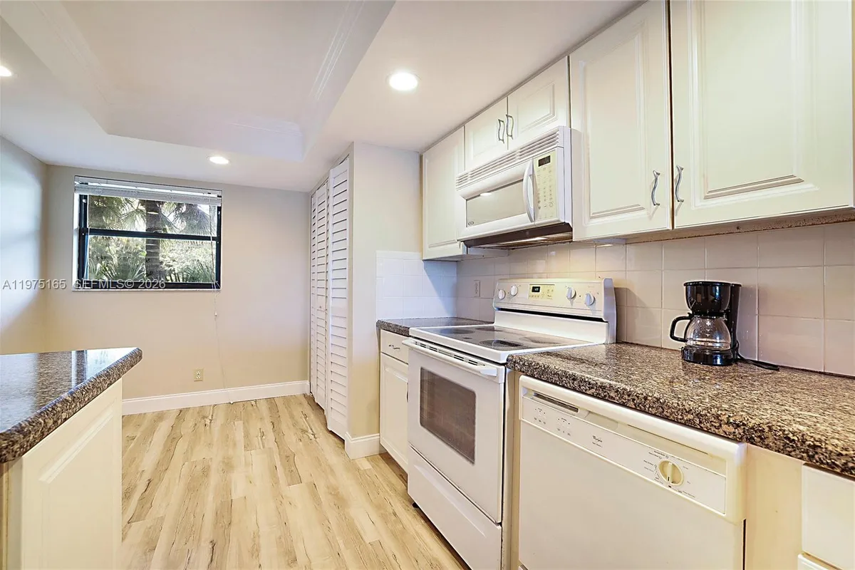 1036 Us Highway 1 # 216, North Palm Beach FL 33408