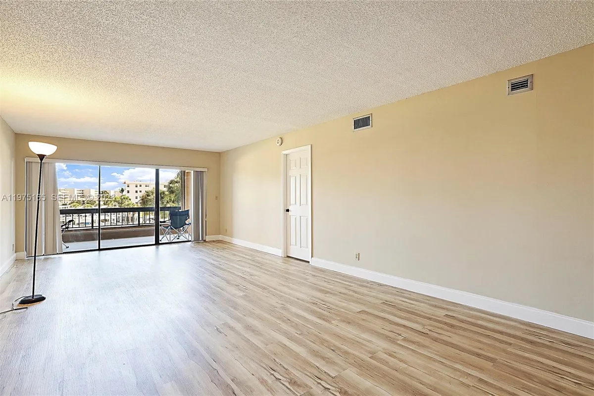 1036 Us Highway 1 # 216, North Palm Beach FL 33408