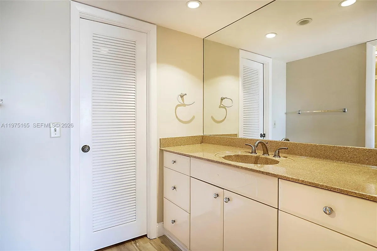 1036 Us Highway 1 # 216, North Palm Beach FL 33408