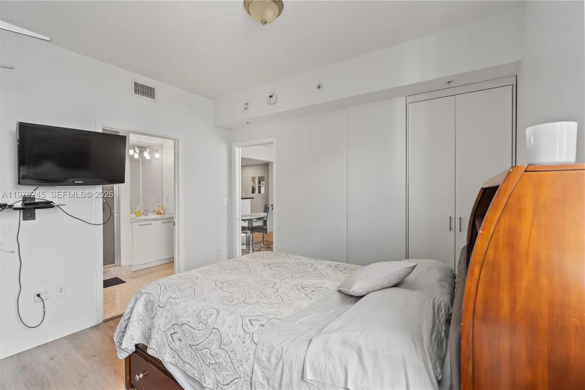 244 Biscayne Blvd # 2410, Miami FL 33132