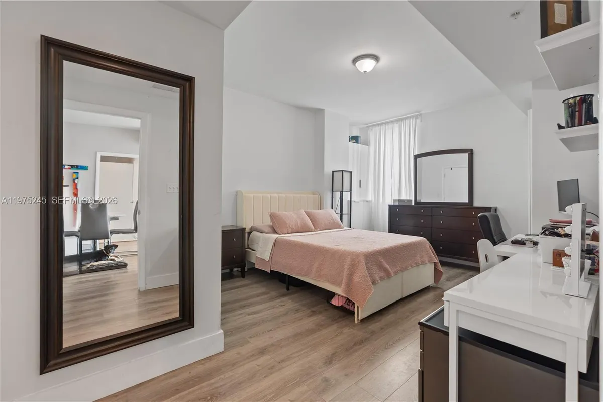 244 Biscayne Blvd # 2410, Miami FL 33132