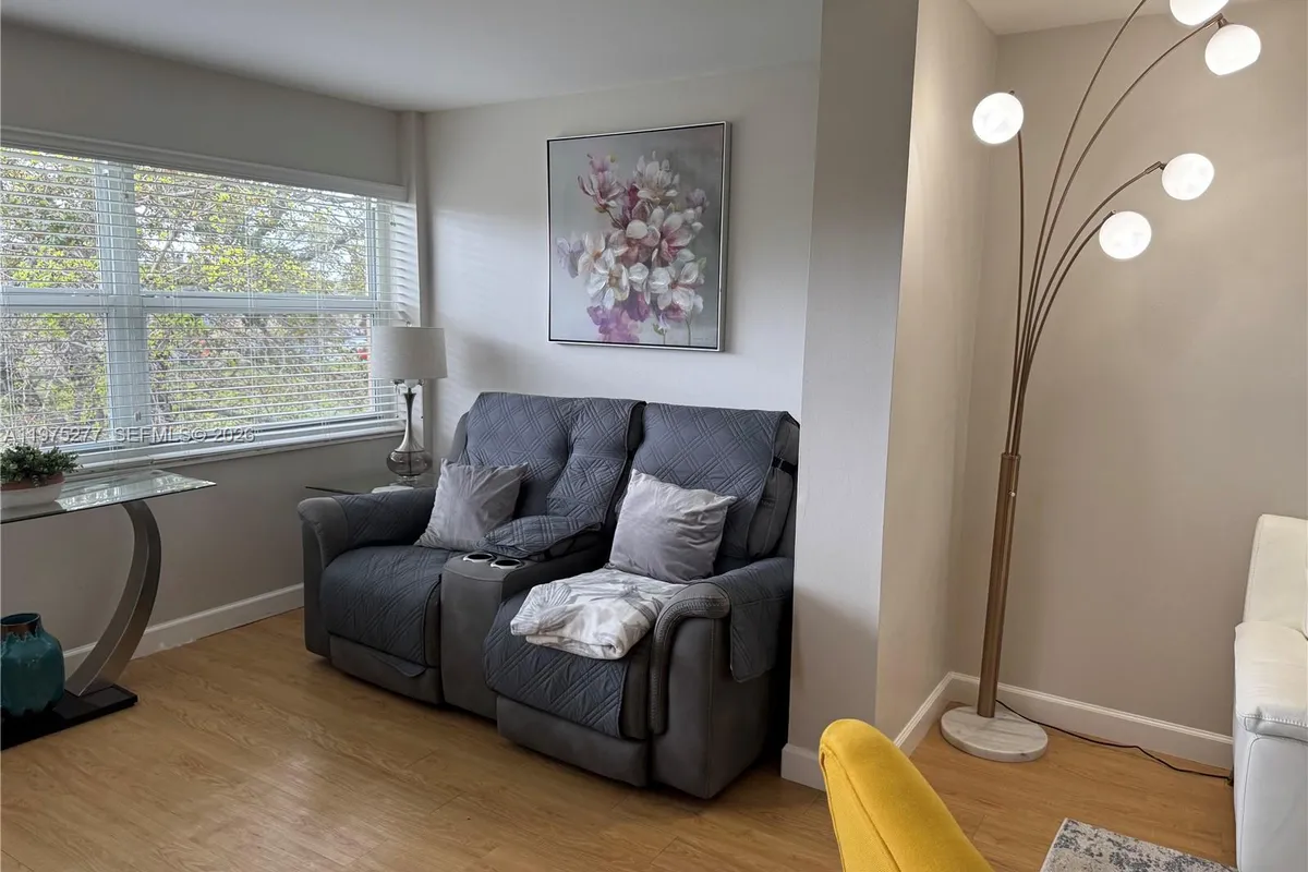 9310 Sunrise Lakes Blvd # 304, Sunrise FL 33322