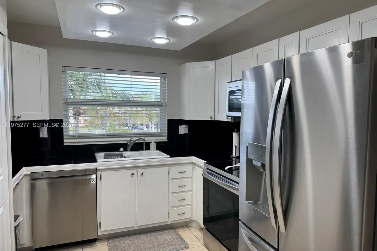 9310 Sunrise Lakes Blvd # 304, Sunrise FL 33322