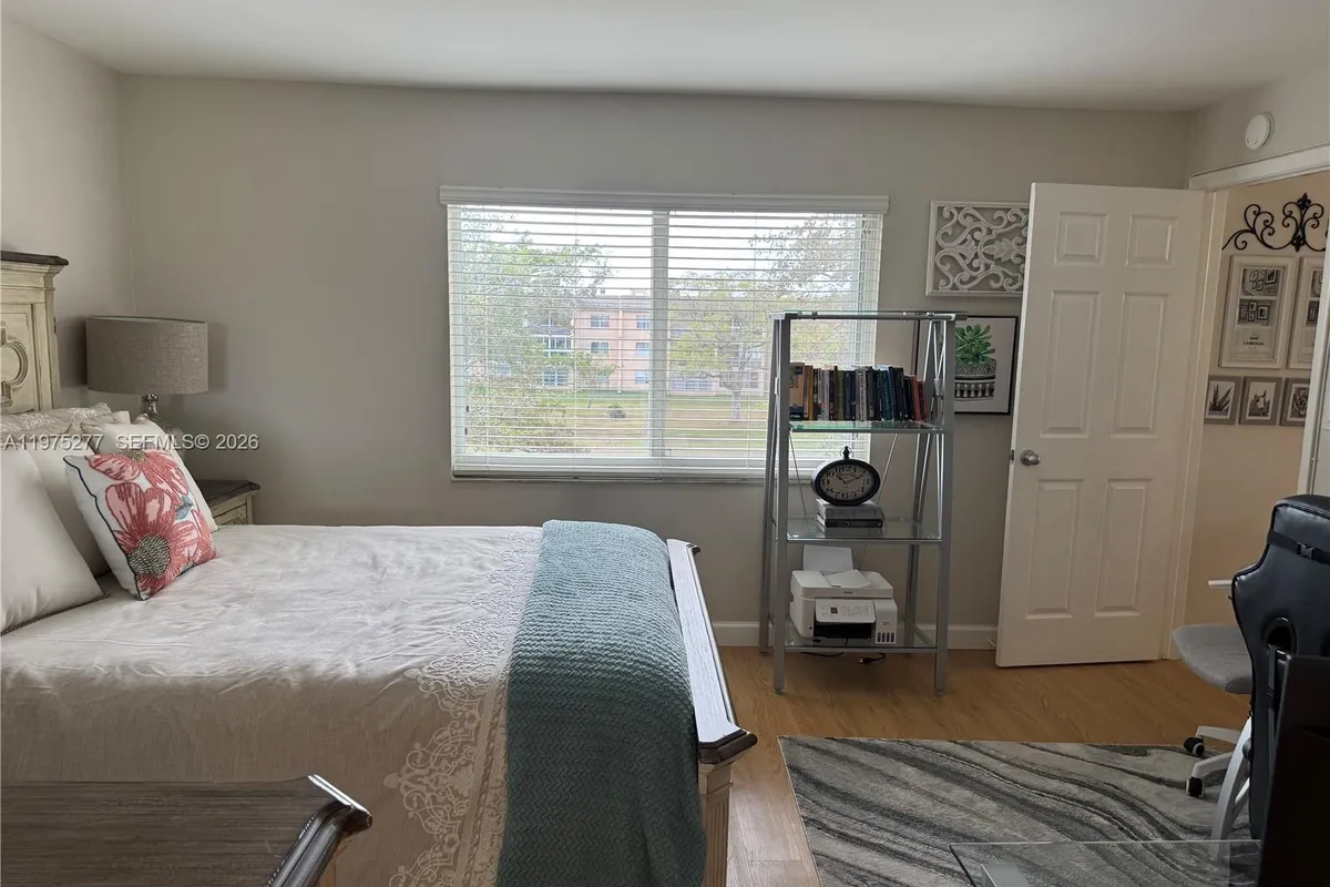 9310 Sunrise Lakes Blvd # 304, Sunrise FL 33322