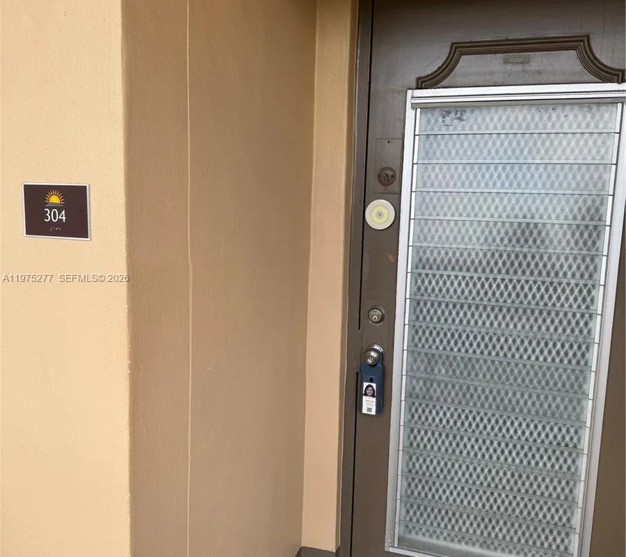 9310 Sunrise Lakes Blvd # 304, Sunrise FL 33322