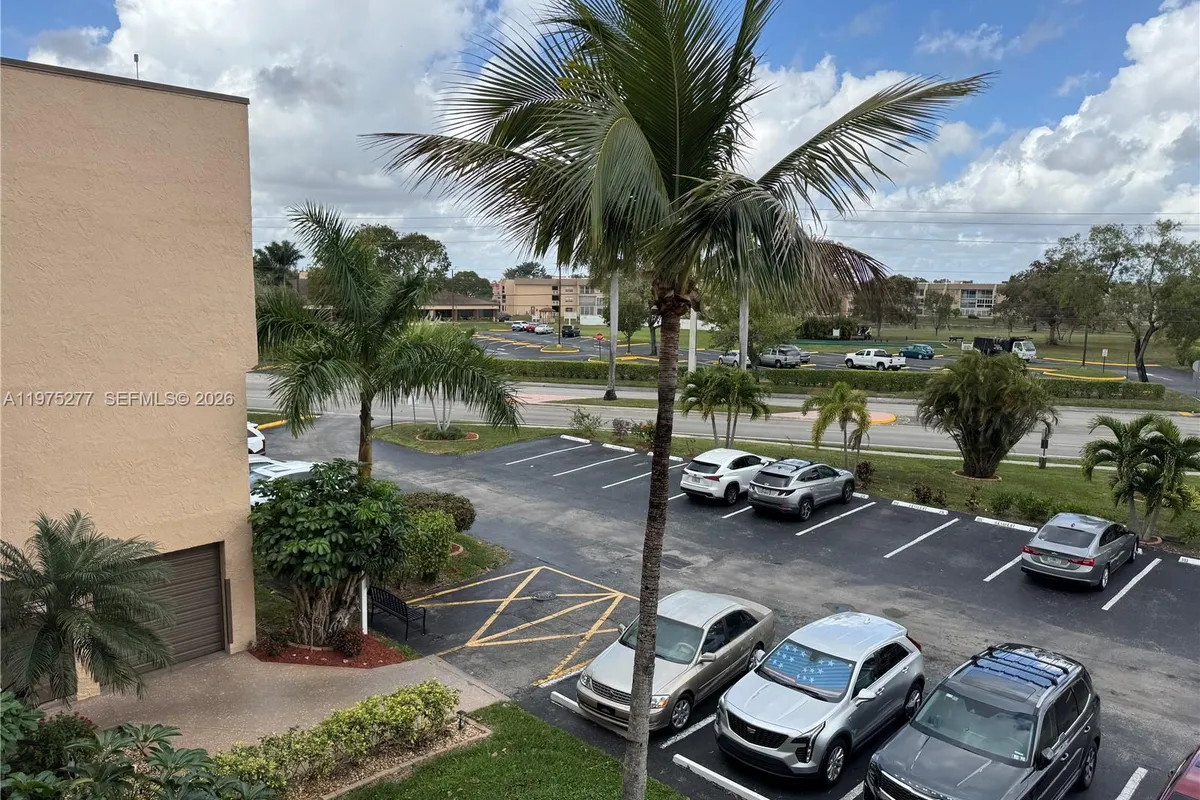 9310 Sunrise Lakes Blvd # 304, Sunrise FL 33322