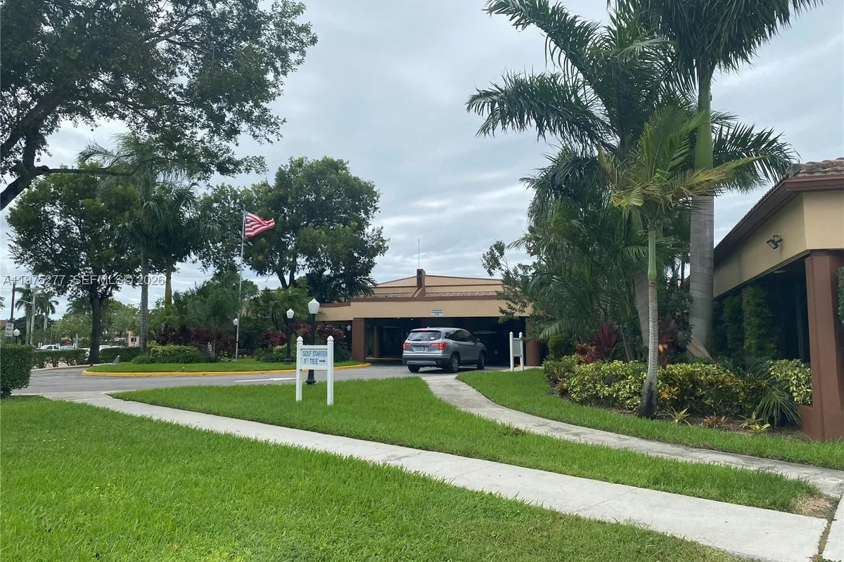 9310 Sunrise Lakes Blvd # 304, Sunrise FL 33322