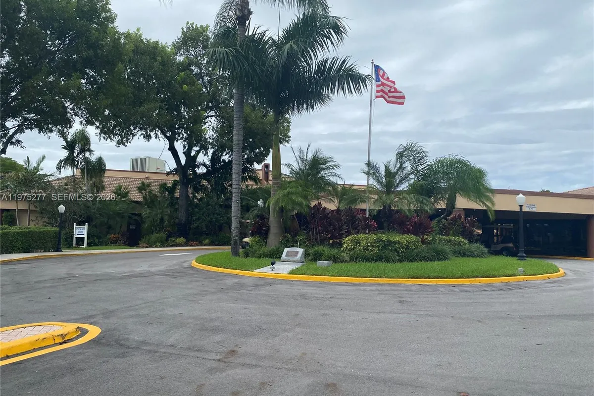 9310 Sunrise Lakes Blvd # 304, Sunrise FL 33322