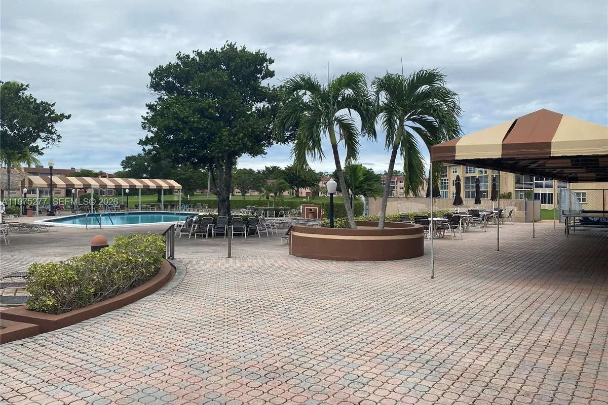 9310 Sunrise Lakes Blvd # 304, Sunrise FL 33322