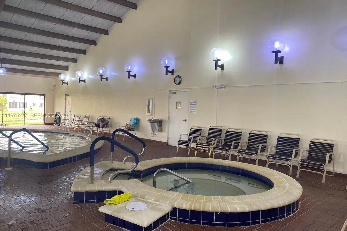 9310 Sunrise Lakes Blvd # 304, Sunrise FL 33322