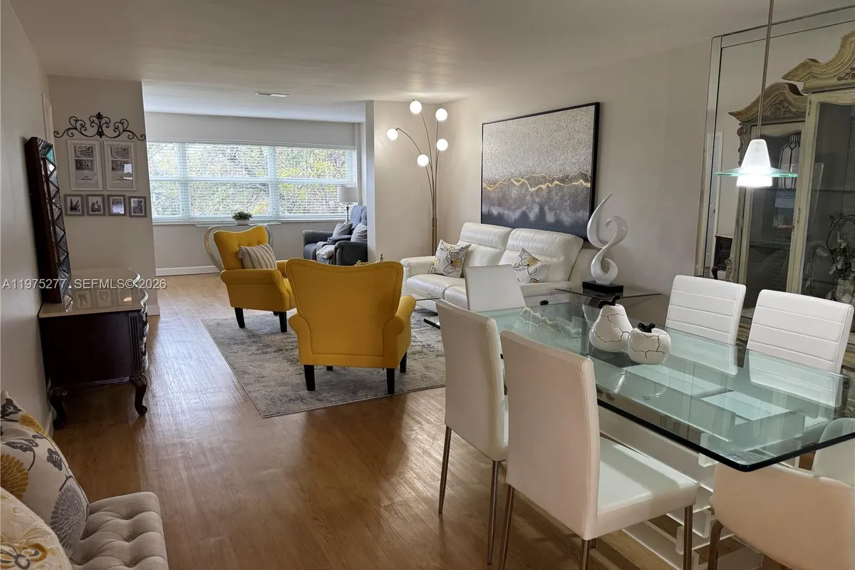 9310 Sunrise Lakes Blvd # 304, Sunrise FL 33322