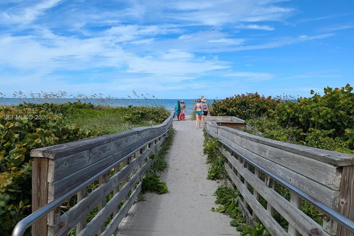 8075 SE Palm St # 1, Hobe Sound FL 33455