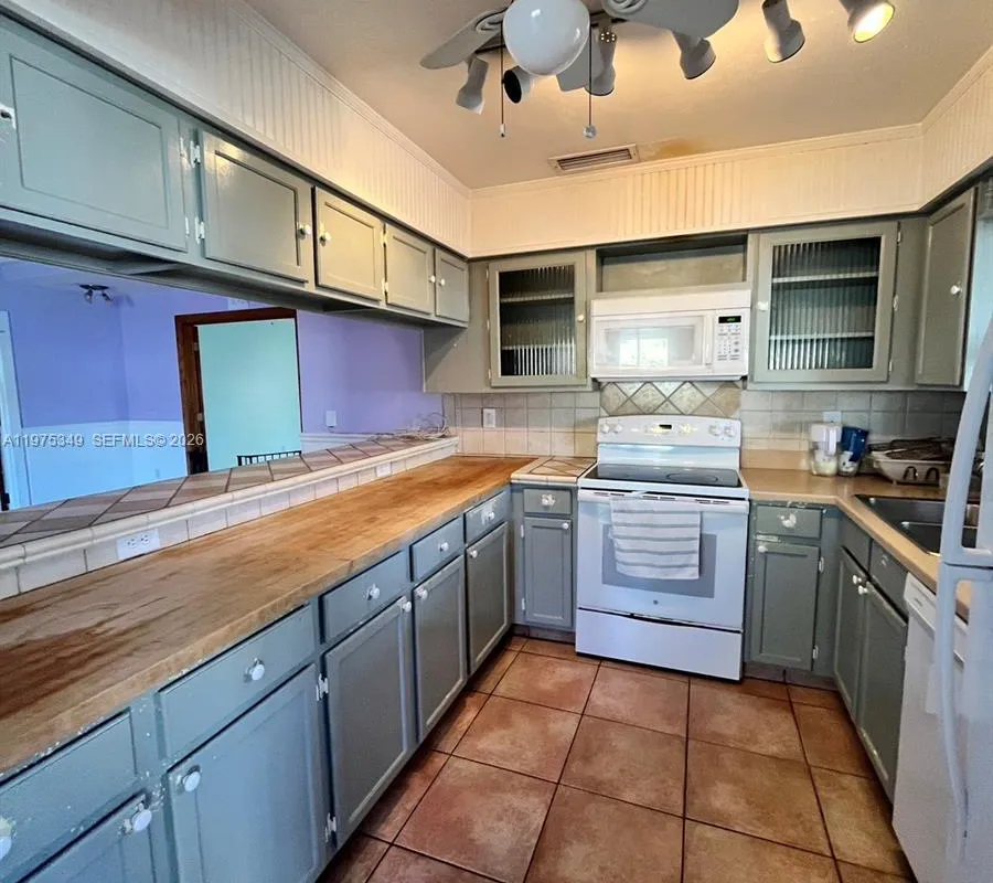 8075 SE Palm St # 1, Hobe Sound FL 33455