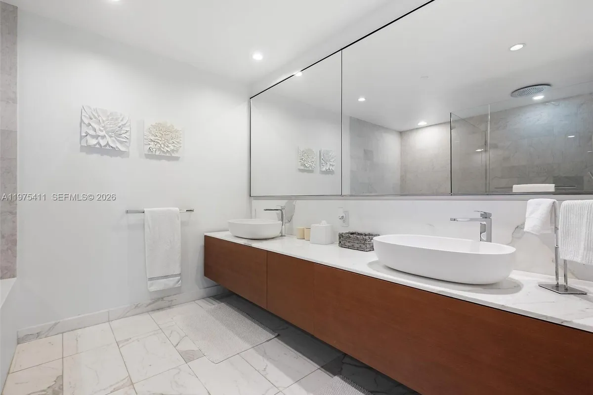 10203 Collins Ave # 1105, Bal Harbour FL 33154