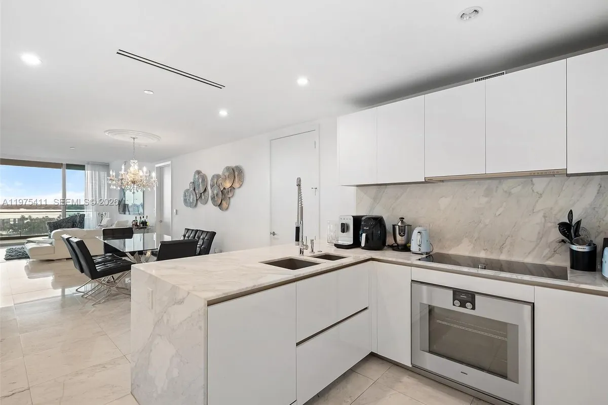 10203 Collins Ave # 1105, Bal Harbour FL 33154