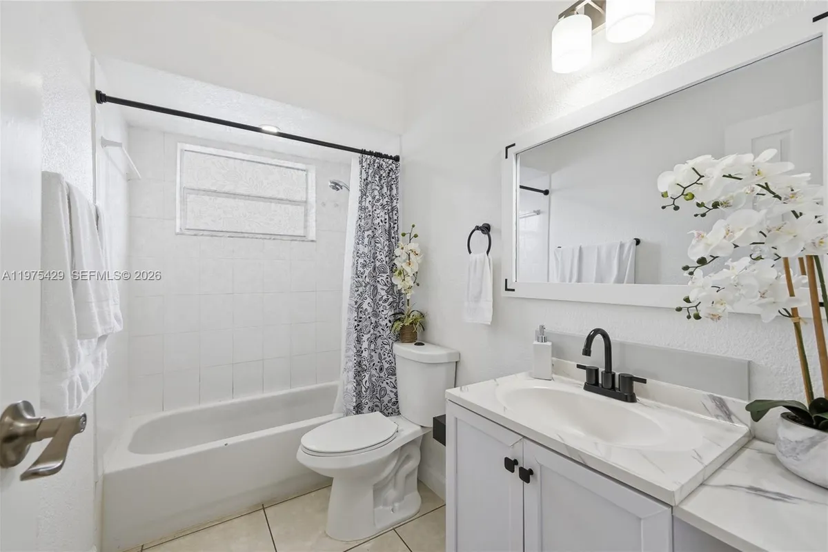 8641 NW 25th Ct, Sunrise FL 33322